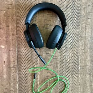 Microsoft Xbox Black Gaming Headphones with microphone & green wire